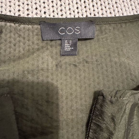 Cos Sleeveless Frilled dress in Green - Picture 3 of 4